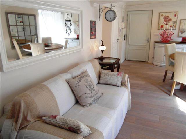 Charming Corner Abode With Castle Views Lägenhet Nice Exteriör bild